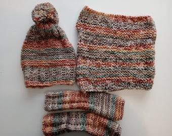 Bonnets, écharpes et gants tricotés à la main exquis fabriqués à partir de mélanges de laine et d'acrylique de qualité supérieure
