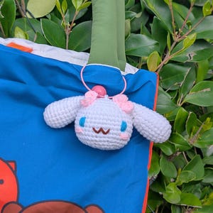 Llavero de peluche de ganchillo con forma de rollo de canela, accesorio para bolso, personajes de anime japonés, lindos regalos kawaii, juguetes colgantes de dibujos animados.