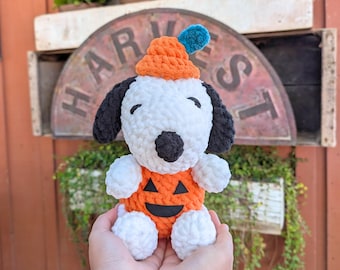 Snoo Beagle Dog Pumpkin Crocheted Plush | Kid Friendly Halloween Fall Stuffed Animal | Cute Peanuts Cartoon Soft Toy | Comic Handmade Gifts