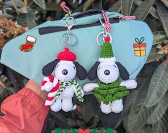 Portachiavi in ​​peluche all'uncinetto a forma di Snoop Beagle, cane, albero di Natale e bastoncino di zucchero / Ornamento invernale per borsa / Regalo amigurumi fatto a mano