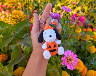 Llavero de perro beagle calabaza Snoo / Adorno para bolso hecho a mano estilo kawaii / Accesorio de peluche suave / Regalo amigurumi
