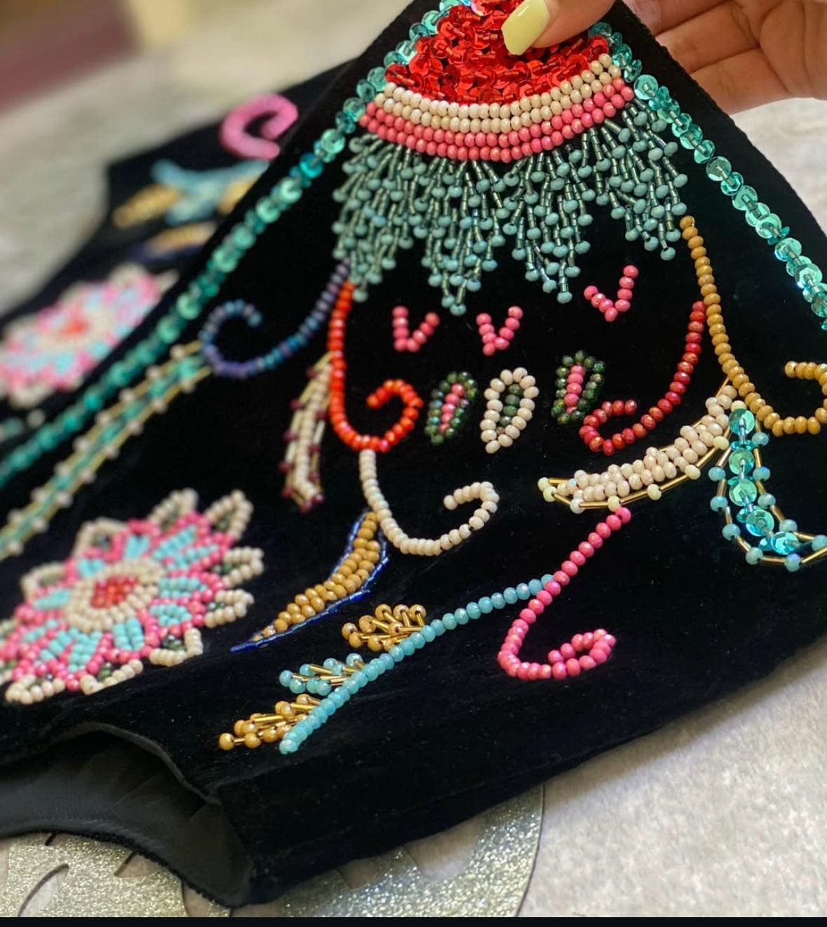 ハンドメイドベルベットベスト：花柄刺繍ストーンワークジャケット