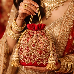 Luksusowa czerwona torebka potli z bogatym haftem koralikowym, kopertówka ślubna, indyjska torebka ślubna, etniczna saszetka ze ściągaczem, torebka potli z haftem perłowym