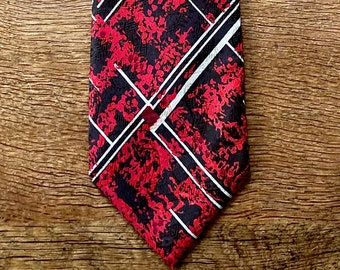 Classic Christian Dior vintage 1970s silk men’s necktie