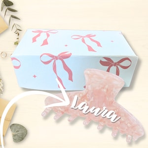 Personalisierte Haarklammer mit Name & Wunschtext, Geschenk für Freundin, Schwester, Trauzeugin oder Braut, handgemachte Geschenkbox + Karte