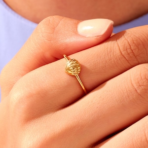14k Gold Seashell Ring / Solid Gold Ocean Inspired Ring / Stackable Everyday Ring / Beach Jewelry / Gift for Nature Lovers