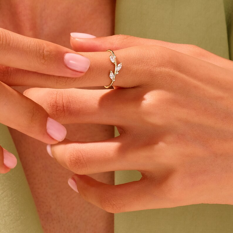 Solid Gold Leaf Ring / Dainty Marquise Cut Gold Ring / 14k Solid Gold