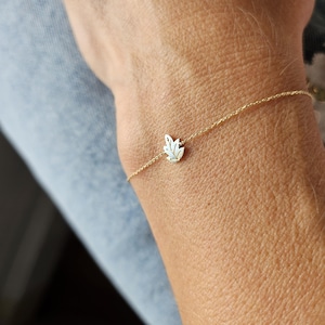 14K Gold Leaf Bracelet, Minimalist Botanical Bracelet, Dainty Thin Chain Bracelet, Real Gold Tropical Bracelet, Nature Jewelry Gift for Her