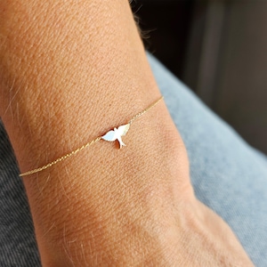 14K Gold Bird Chain Bracelet, Tiny Bird Charm Jewelry, Minimalist Animal Bracelet, Gift for Bird Lover, Minimalist Everyday Wear Bracelet