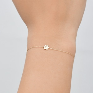 14K Solid Gold Tiny Daisy Flower Bracelet, Minimalist Floral Charm Bracelet, Real Gold Chain Bracelet, Flower Fine Jewelry with Gift Box