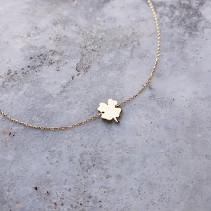 14k Solid Gold Four Leaf Clover Bracelet - Gold Lucky Clover Jewelry Gift - Four-Leaf Motif Gold Minimal Charm - Dainty Cloverleaf Bracelet
