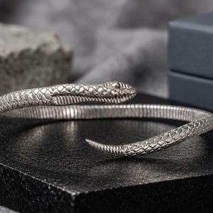 Pulsera de serpiente de plata de ley hecha a mano – Joyería gótica de serpiente