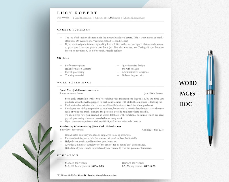 以下が含まれることがあります： 「Lucy Robert」というタイトルが上部に書かれた白黒の履歴書テンプレート。履歴書には、キャリアサマリー、スキル、職務経歴、フリーランスとボランティア、教育、資格が含まれています。