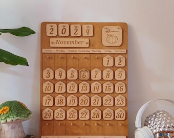 Wooden Montessori Calendar | Daily, Homeschool Classroom Decor Holtz  Kalender