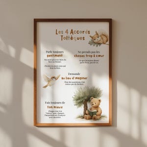 Può includere: Una stampa incorniciata con il testo "Les 4 Accords Toltèques" in lettere marroni. La stampa presenta illustrazioni di uno scoiattolo, un uccello, un albero e un orsacchiotto. Il testo è in francese e include frasi come "Parle toujours gentiment".