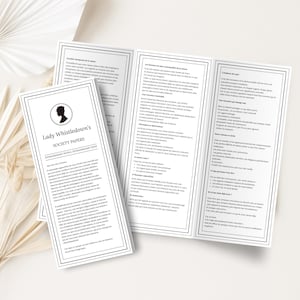 Può includere: Opuscolo bianco a tre ante con testo nero e la silhouette di una donna. L'opuscolo è intitolato "Lady Whistledown's Society Papers" e contiene colonne di testo. Lo sfondo è di un colore neutro e morbido.