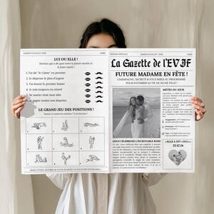 Może przedstawiać: Druk w stylu gazety z francuskim tekstem, o tematyce uroczystości weselnej. Projekt zawiera zdjęcie pary, ilustracje i nagłówek "Future Madame en Fête!". Druk jest trzymany przez osobę.