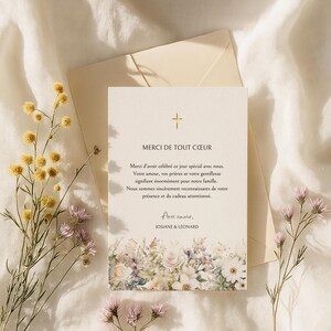 Carte de Remerciement de Baptême Fille : Modèle Imprimable Rose Poudré avec Fleurs Sauvages et Photo Personnalisée avec Canva