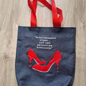 Sac en tissu avec phrase de motivation brodée | Cabas avec chaussures rouges et poches intérieures | Idée cadeau pour femme | Sac pour femme | Fleurs