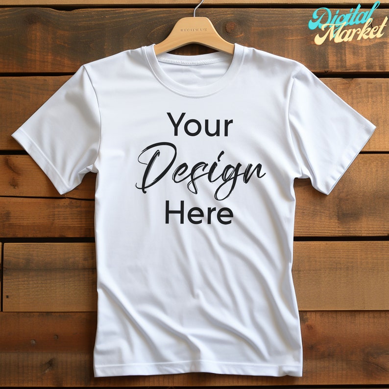 Puede incluir: Camiseta blanca con el texto "Your Design Here" sobre un fondo de madera.