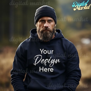 Puede incluir: Una sudadera con capucha negra con el texto "Your Design Here" en letras blancas. La sudadera la lleva puesta una persona con barba y una boina negra.