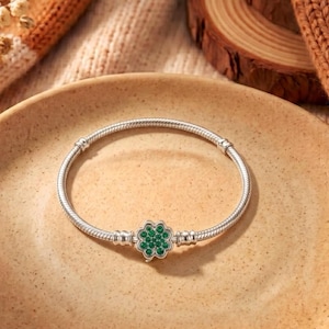 Friends Are Like Four Leaf Clovers Engraved Bracelet, 925 Silver Snake Chain, Green Crystal Lucky Shamrock Charm Jewelry Gift for Her