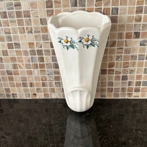 Vintage McCoy Wall Planter With Daisy And Cornflower Pattern zdjęcie 8