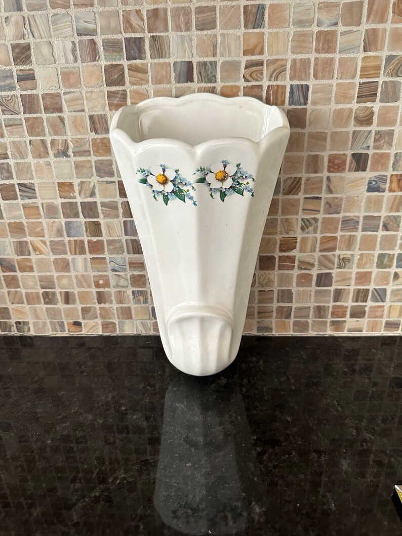 Vintage McCoy Wall Planter With Daisy And Cornflower Pattern zdjęcie 9