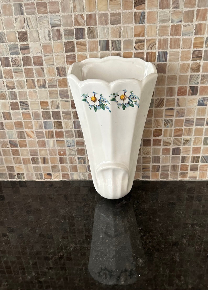 Vintage McCoy Wall Planter With Daisy And Cornflower Pattern zdjęcie 1