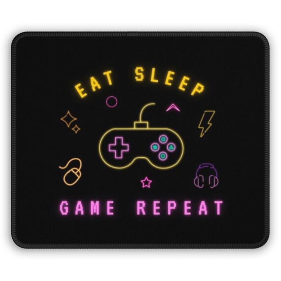 Tappetino per mouse da gioco, Eat Sleep Game Repeat, design dell'insegna al neon, stile di vita del giocatore, colorato, vibrante, giocoso, elegante, accessori da gioco, regalo - Italia