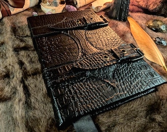 Grimorio de piel sintética negra con efecto de escamas - Cuaderno encuadernado a mano, doble banda, marcapáginas negro, papel de 120 g, Libro de las Sombras