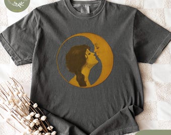 Vintage Illustration Shirt Woman Kissing Moon Tshirt Retro Style Tee Art Nouveau Shirt Comfort Colors Shirt Women Graphic Tee