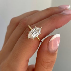 2.45 CT Elongated Hexagon Cut Moissanite Engagement Ring Unique Solitaire Ring Dainty Wedding Ring Minimalist Bridal Ring Proposal Gift/Ring