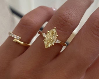 Anillo de tres piedras de moissanita amarilla de corte marquesa de 2 CT/acentos de corte de pera/anillo de compromiso Art Déco/anillo de boda único/regalos de aniversario/anillo