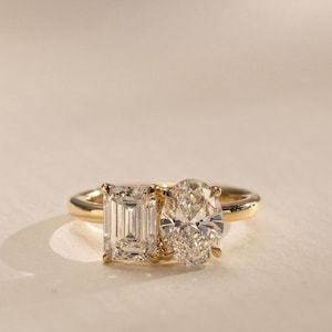 18k Solid Gold Toi Et Moi Wedding Ring, Emerald and Oval Cut Moissanite Two Stone Engagement Ring, Double Stone Ring, Anniversary Gifts/Ring