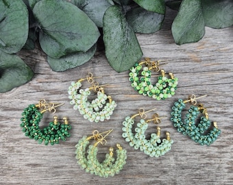 18k gold-plated traditional earrings with seed beads – Handmade hoop earrings for dirndls in green, dark green, mint traditional jewelry for Oktoberfest