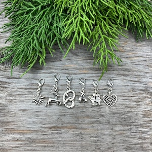 6 St Charms, Trachtencharms, Anhänger, Trachtenanhänger, Set, Karabinerhaken, versilbert, Accessoires,Dirndlschmuck, Trachtenschmuck, silber