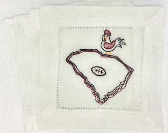 Servilletas de cóctel bordadas con motivos de fútbol y baloncesto de Carolina del Sur (juego de 4)