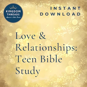 Puede incluir: Gráfico de descarga digital con fondo dorado y efectos brillantes. El texto dice "Love & Relationships: Teen Bible Study" con "Instant Download" en la parte superior. Un logotipo circular de Kingdom Threads está en la parte superior izquierda.