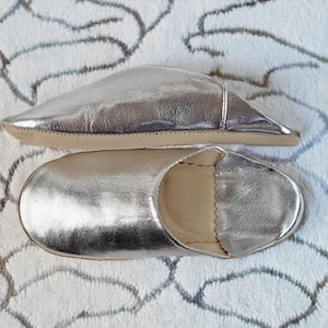 Handmade Moroccan Babouche Slippers – Silver Moon | Soft Organic Leather & Sheepskin Mules