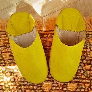 Handmade Moroccan Babouche Slippers – Saffron Yellow | Soft Organic Leather & Sheepskin Mules