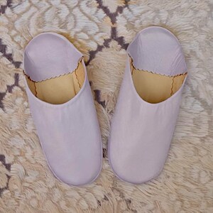 Handmade Moroccan Babouche Slippers – Soft Lavender | Soft Organic Leather & Sheepskin Mules