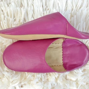 Handmade Moroccan Babouche Slippers – Rose Glow | Soft Organic Leather & Sheepskin Mules