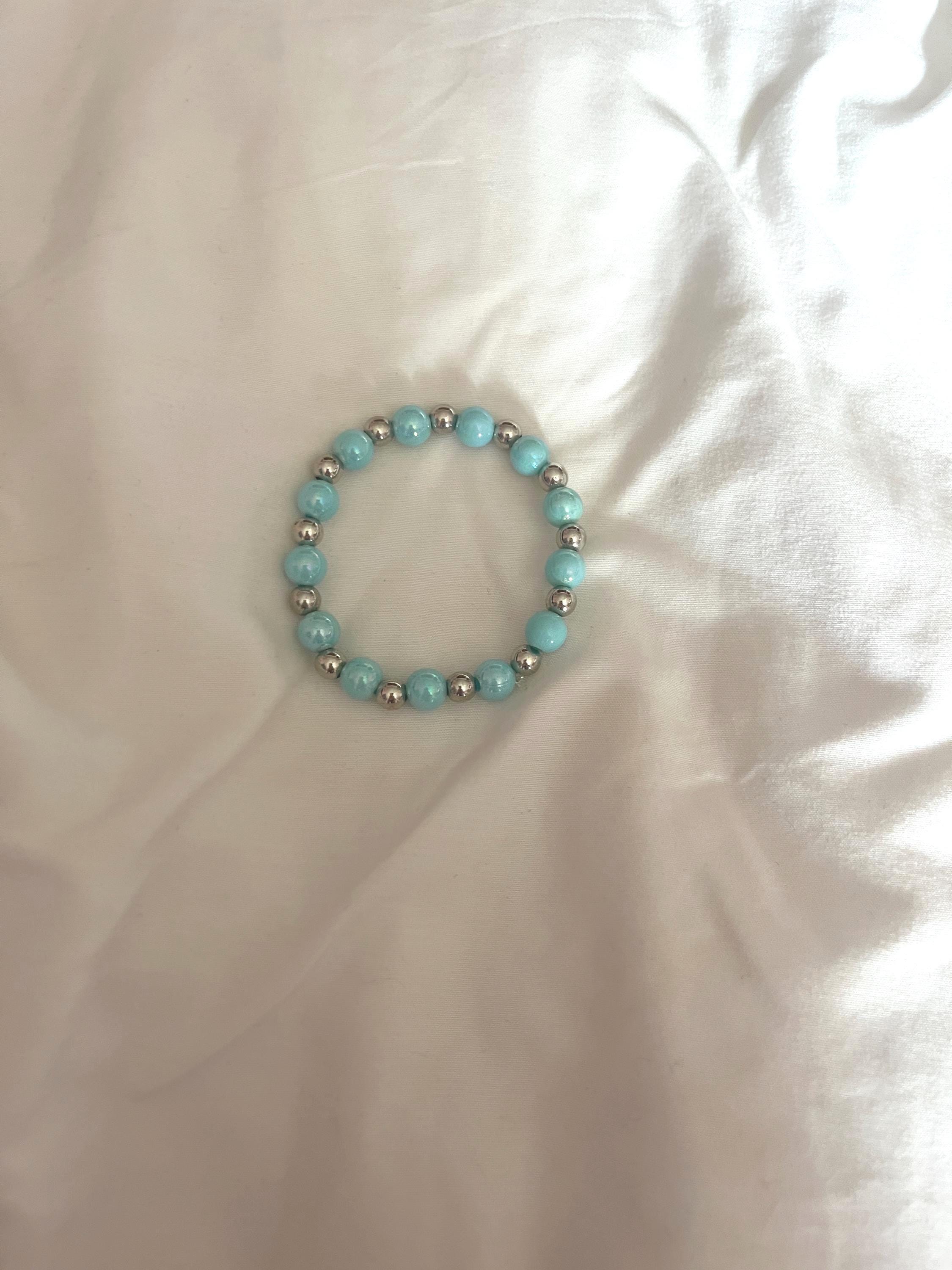 シルバーのアクセントが付いたブルーのビーズブレスレット - Etsy 日本