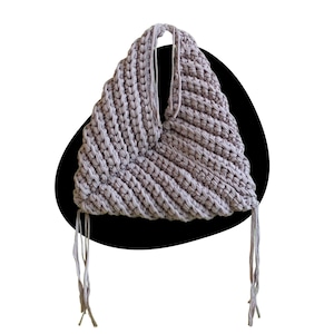 Die TRIANGLE Henkeltasche Häkelanleitung von LOOSENDS