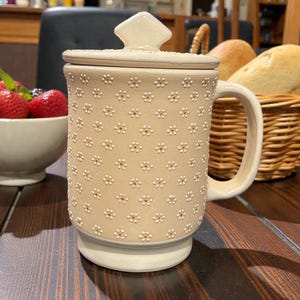 Mothers Birthday “Puntitos de Crema” Talavera Coffee mug with top, Taza con tapa , Mothers Day Mug