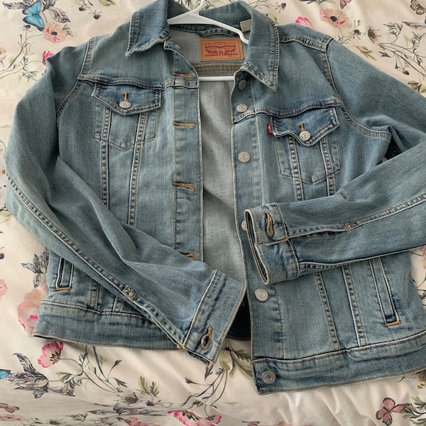 Levi’s classic style jean jacket