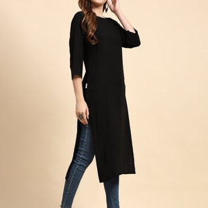 Frauen Schwarz Viskose Rayon Dreiviertelärmel Boot-Ausschnitt Gerade Kurti mit Seitentasche mit beiden Seitenschlitzen Bild 5