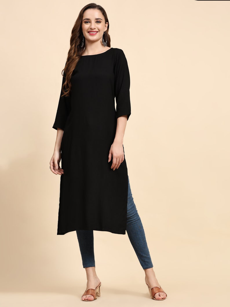 Frauen Schwarz Viskose Rayon Dreiviertelärmel Boot-Ausschnitt Gerade Kurti mit Seitentasche mit beiden Seitenschlitzen Bild 4