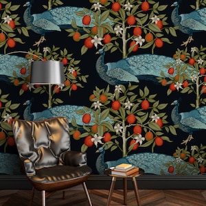 Pauwenbomenbehang: donkere chinoiserie Peel-and-Stick-muurschildering